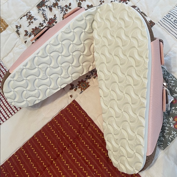 Birkenstock Women’s Light Pearlized Pink Slide Sandals in size 37 (7) - Picture 5 of 8